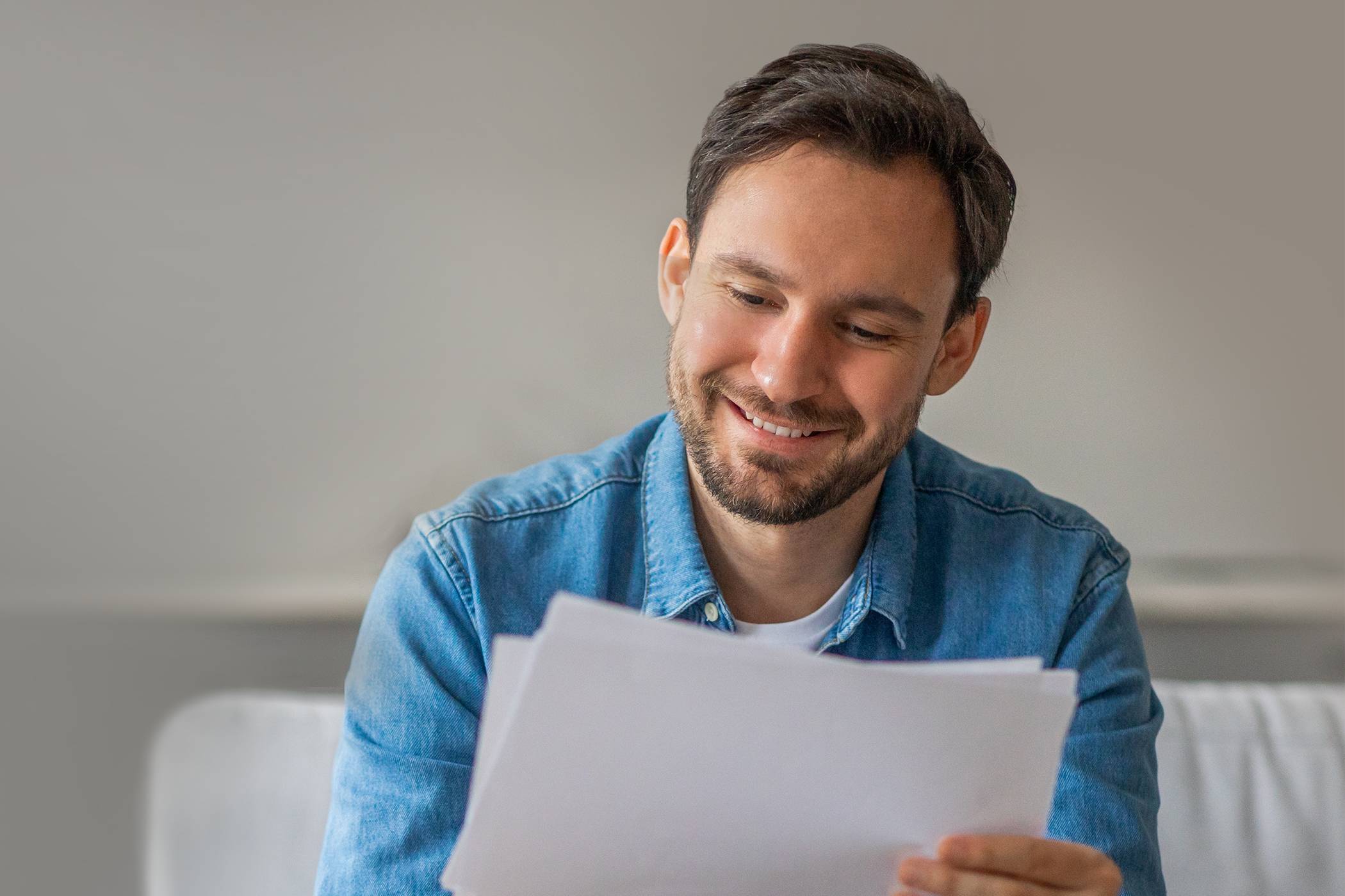 A smiling man with a close-cropped haircut, showcasing the confidence and satisfaction from a successful hair transplant.