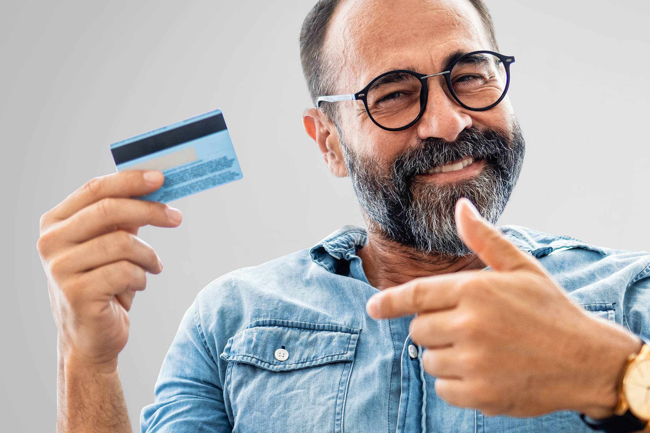 A smiling man with a close-cropped haircut, showcasing the confidence and satisfaction from a successful hair transplant.